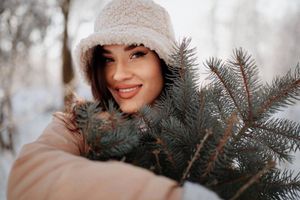 Защита кожи от сухости и обветривания зимой: рекомендации по выбору увлажняющих кремов и сывороток