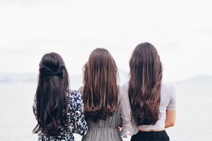 Секрет густого волосся: як боротися з випадінням і повернути живість локонам